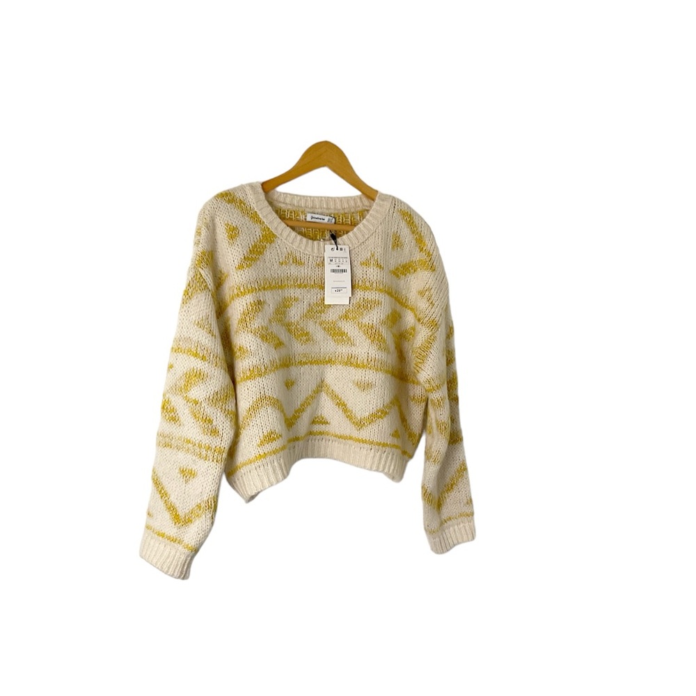 Stradivarius Crew Neck Knit Sweater Size Medium Yellow and Cream